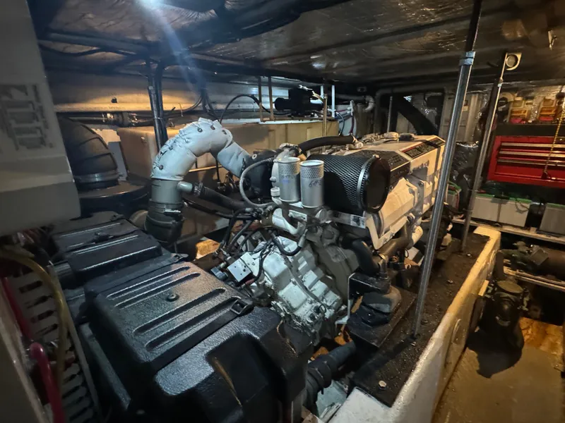 Slide: The Image of Carver 530 Voyager Pilothouse 2000 - 57