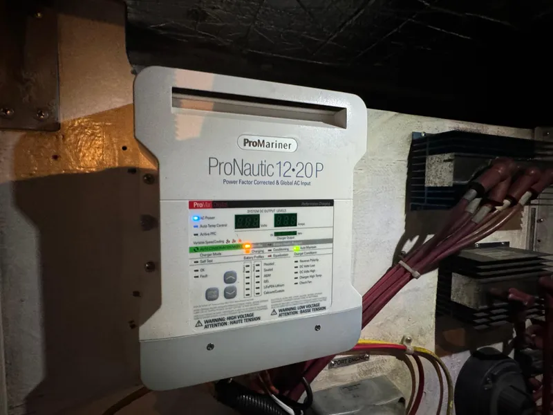 Slide: The Image of Carver 530 Voyager Pilothouse 2000 - 60