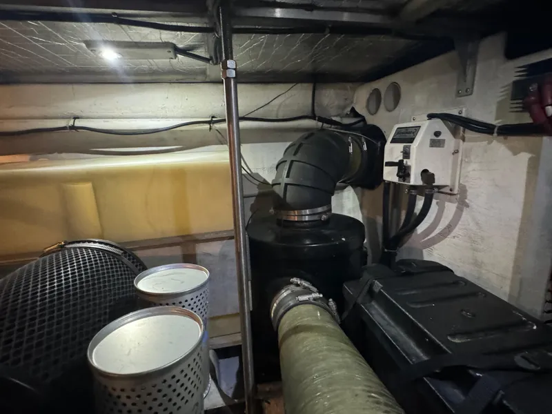 Slide: The Image of Carver 530 Voyager Pilothouse 2000 - 63