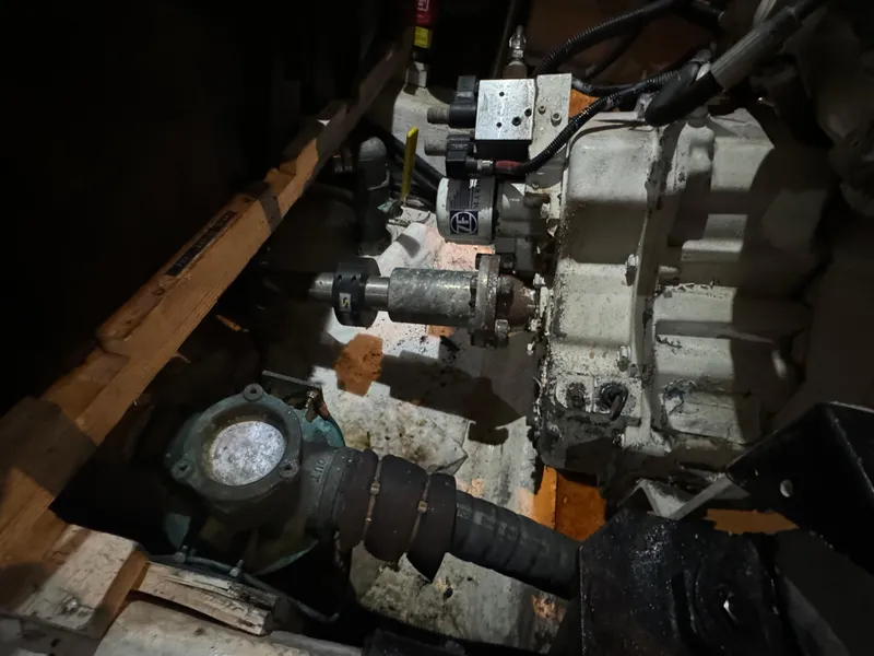 Slide: The Image of Carver 530 Voyager Pilothouse 2000 - 65