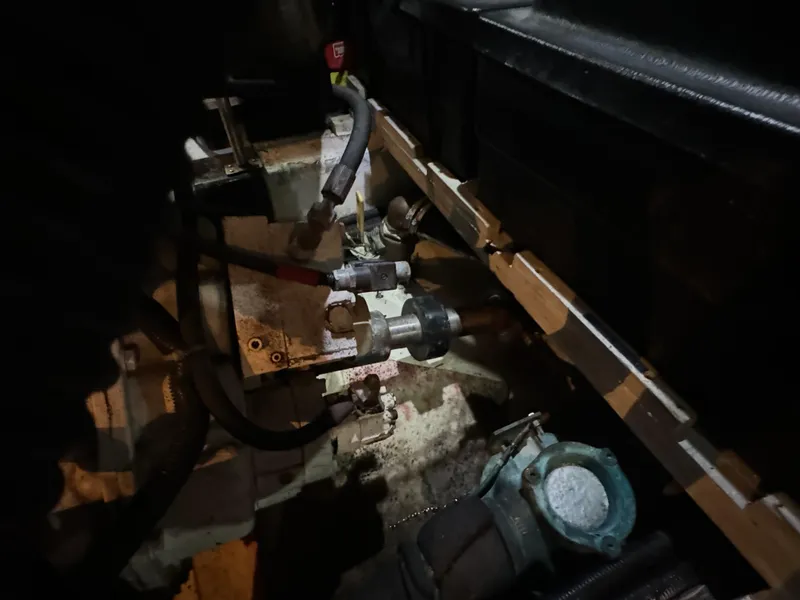 Slide: The Image of Carver 530 Voyager Pilothouse 2000 - 66