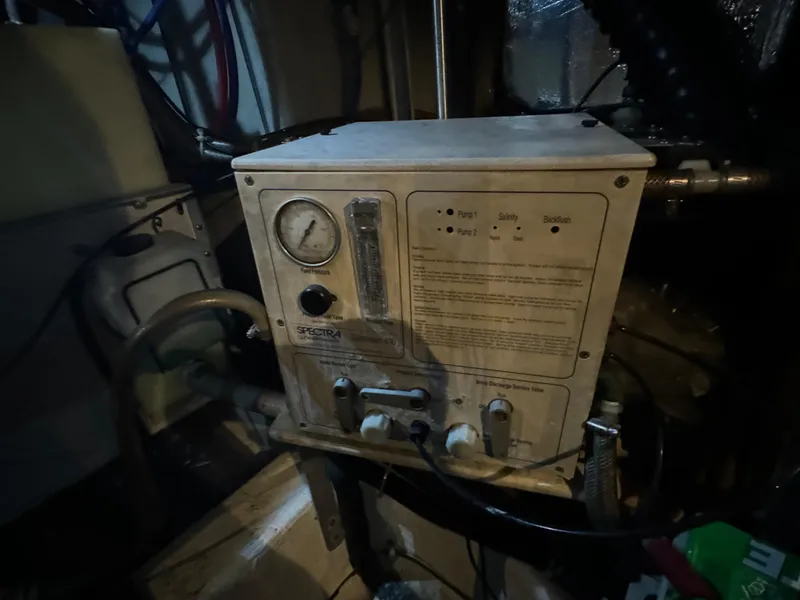 Slide: The Image of Carver 530 Voyager Pilothouse 2000 - 67