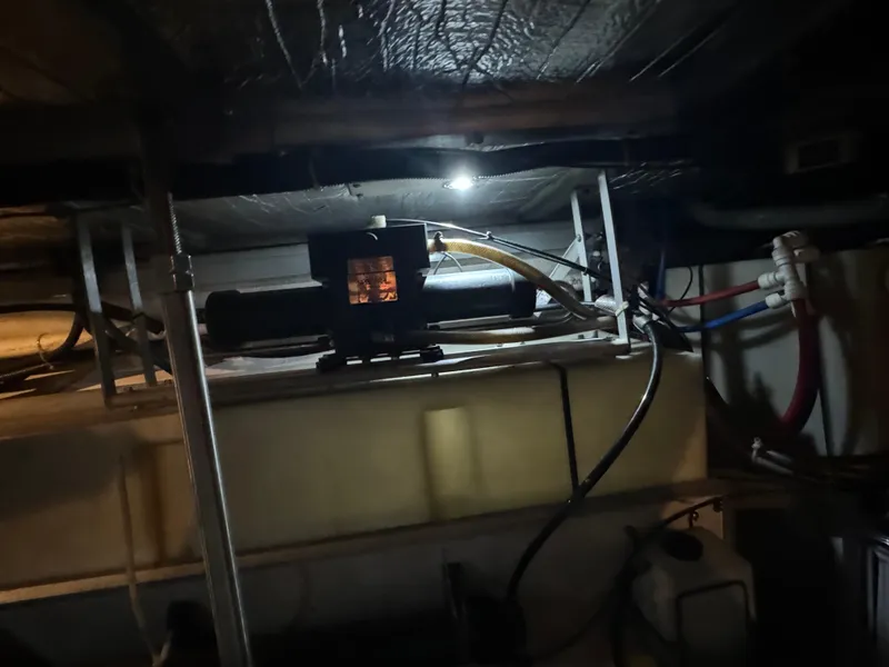 Slide: The Image of Carver 530 Voyager Pilothouse 2000 - 68