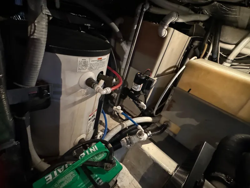 Slide: The Image of Carver 530 Voyager Pilothouse 2000 - 70