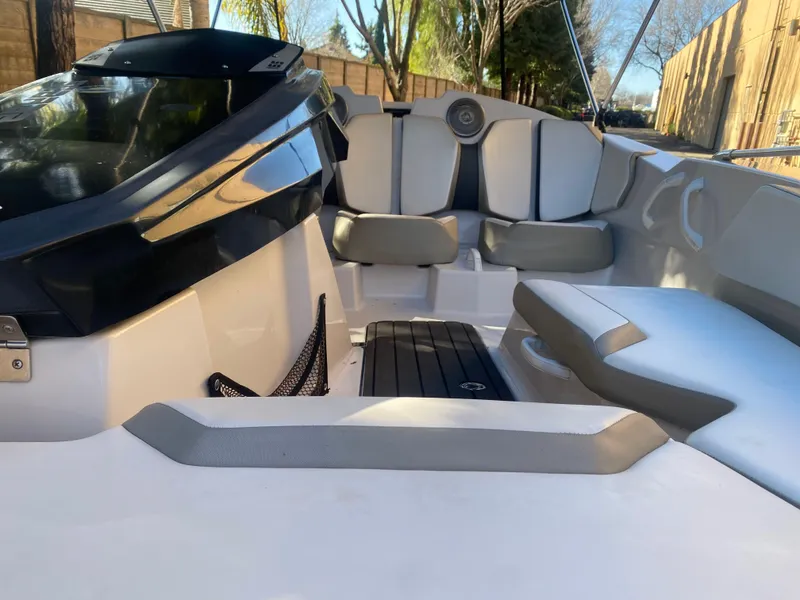 Slide: The Image of 2015 Scarab 165 Standard boat interior with seating and dashboard. - 18
