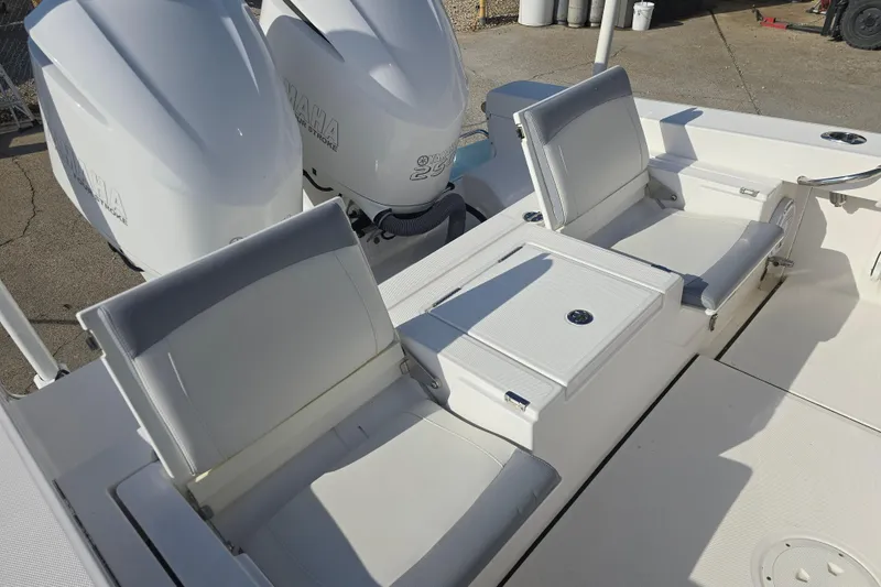 Slide: The Image of 2018 Everglades 273 Center Console boat with dual Yamaha engines and comfortable seating. - 39