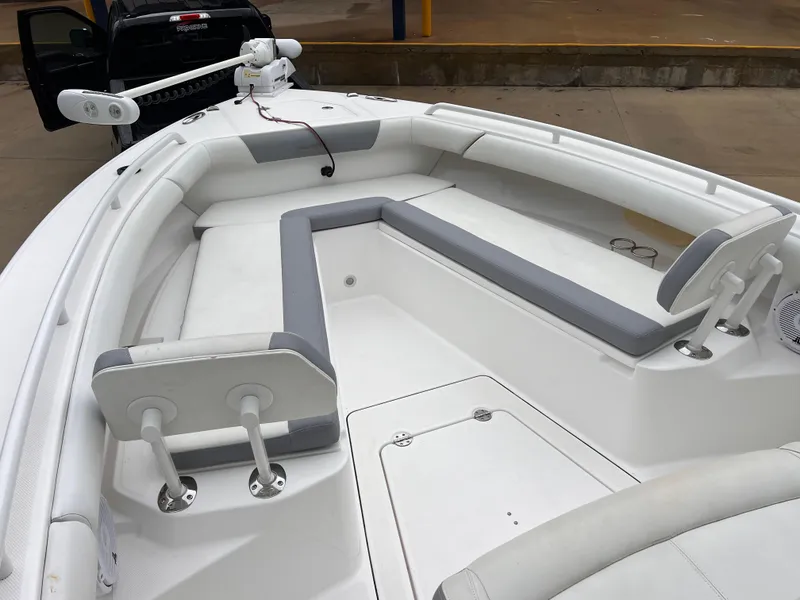 Slide: The Image of 2018 Everglades 273CC boat interior with white and gray seating. - 4