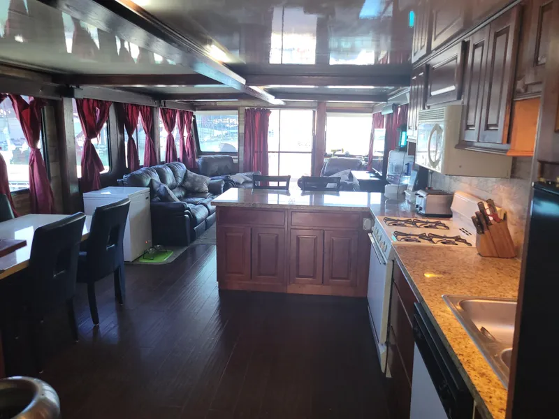 Slide: The Image of Fun Country VIP 65' Houseboat 1999 - 12
