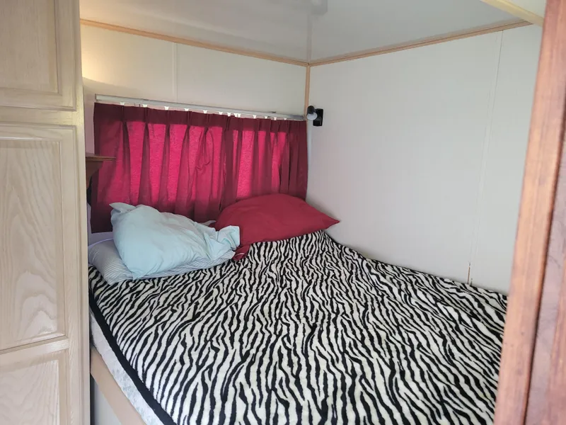 Slide: The Image of Fun Country VIP 65' Houseboat 1999 - 20