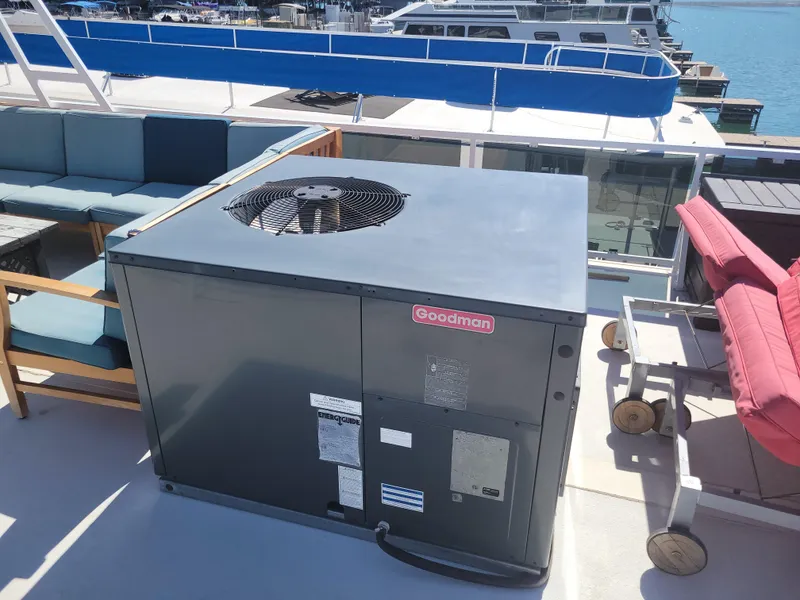 Slide: The Image of Fun Country VIP 65' Houseboat 1999 - 33