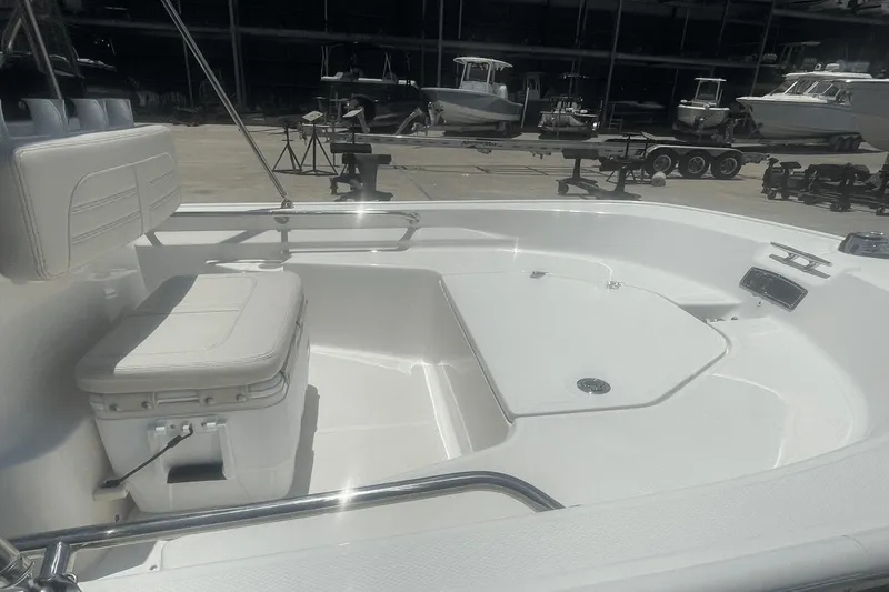 Slide: The Image of Boston Whaler 150 Montauk 2023 - 7