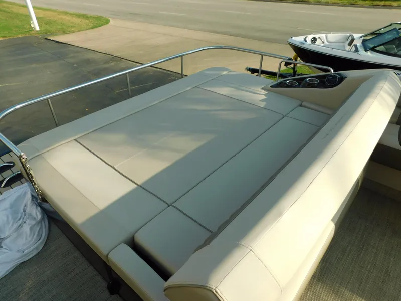 Slide: The Image of 2018 Bennington 25 R boat with spacious sun deck and seating area. - 30