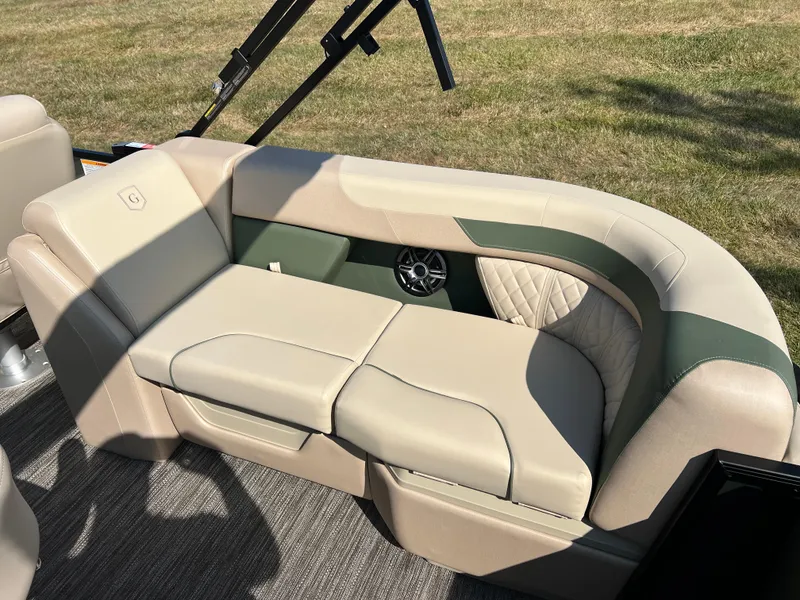 Slide: The Image of Luxurious seating on 2025 Godfrey SWEETWATER 2286 MT pontoon boat. - 17