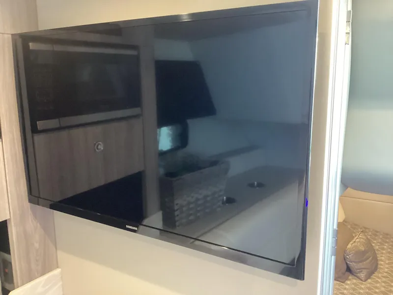 Slide: The Image of Formula 380 Super Sport Crossover I/O 2020 - 52