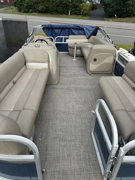 Slide: The Image of 2023 Ranger R 200C pontoon boat with spacious seating and modern design. - 4