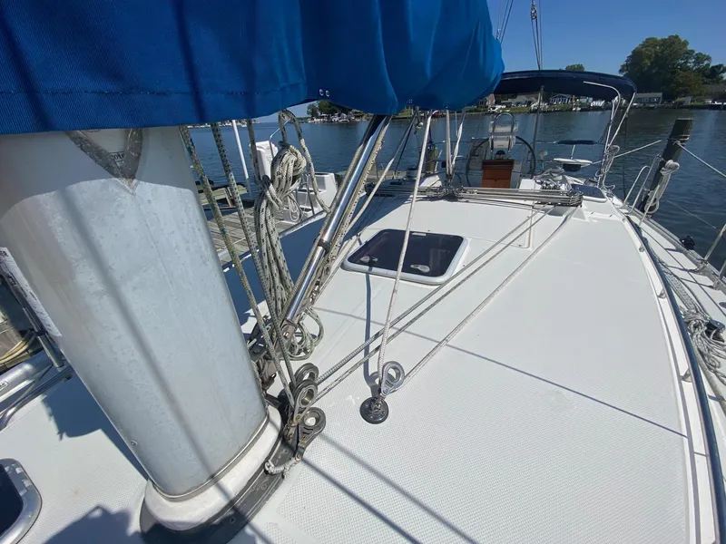Slide: The Image of 2003 Catalina 36 MKII - Swellville - 25