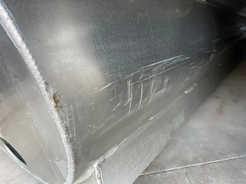 Slide: The Image of Close-up of scratched metal surface on 2020 Bennington SX 23 SXSR pontoon. - 13