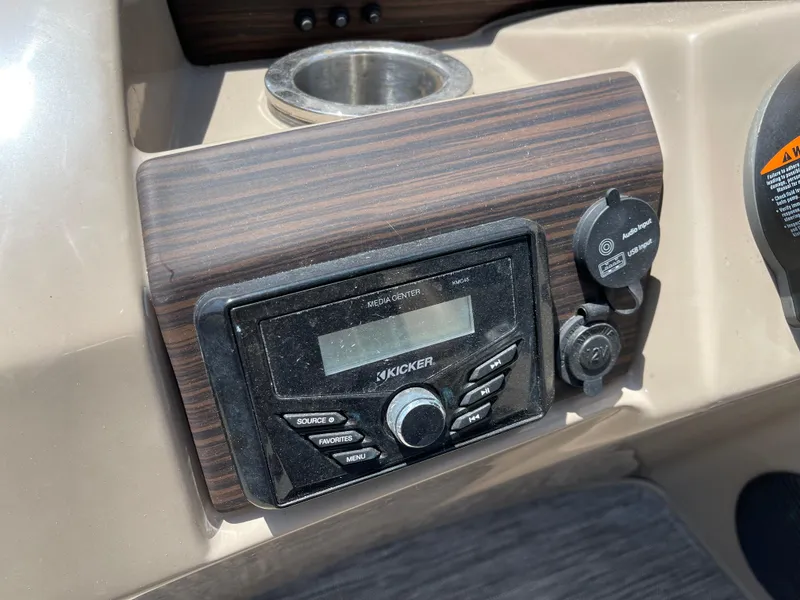 Slide: The Image of 2020 Bennington SX 23 SXSR boat dashboard with Kicker stereo system. - 27
