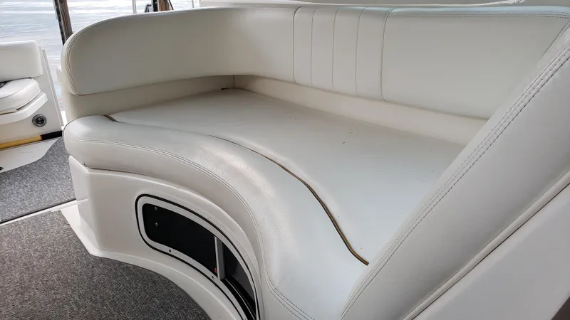 Slide: The Image of White leather seating on 2000 Sea Ray 290 Sundancer boat. - 18