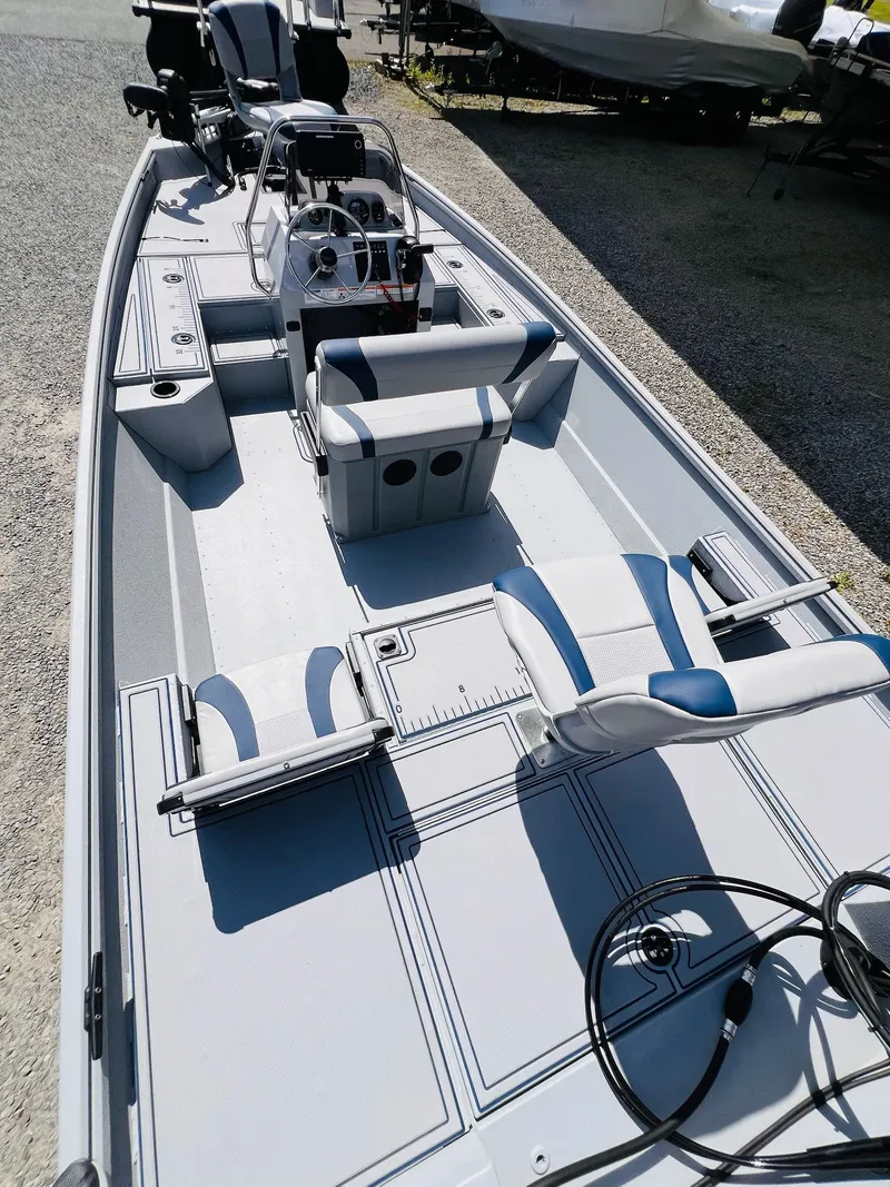 Slide: The Image of G3 Gator Tough 20CCJ DLX - IN STOCK 2025 - 32