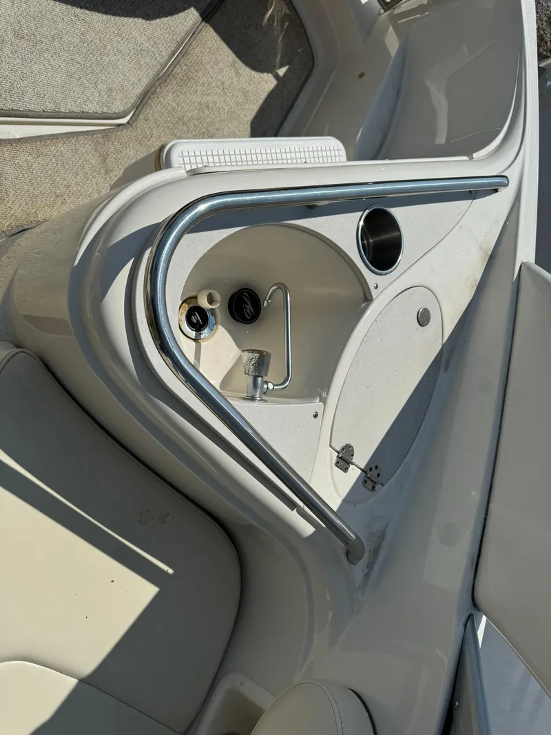 Slide: The Image of Monterey 270 Cruiser 2007 - 12