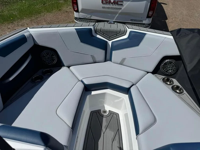 Slide: The Image of Nautique GS20 2024 - 18