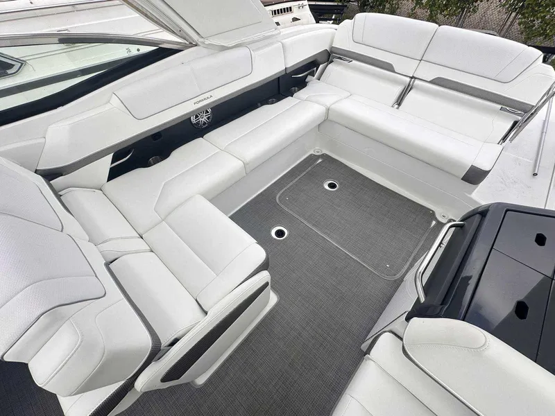 Slide: The Image of Formula 310 Bowrider I/O 2022 - 12