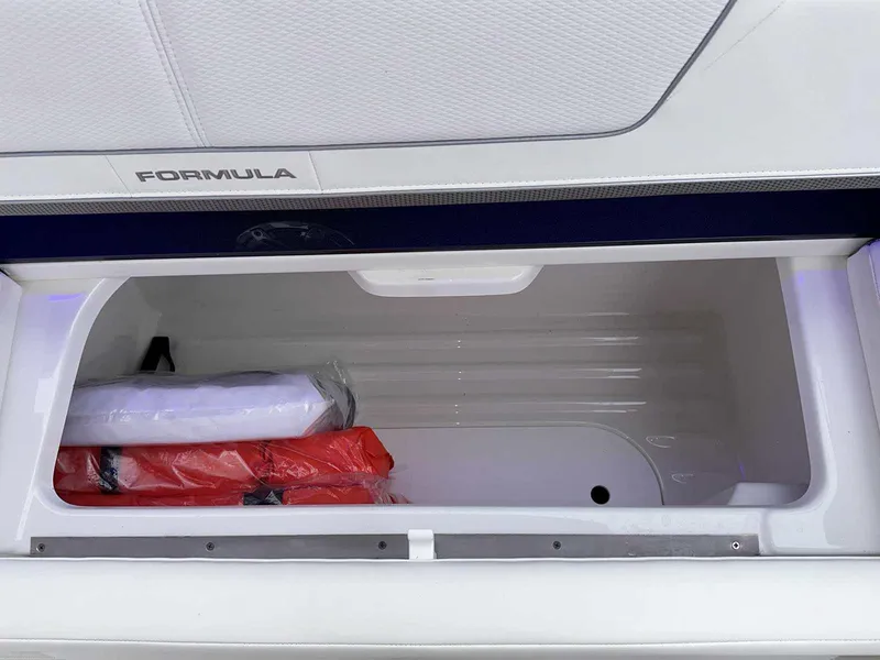Slide: The Image of Formula 310 Bowrider I/O 2022 - 17