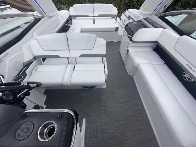 Slide: The Image of Formula 310 Bowrider I/O 2022 - 19