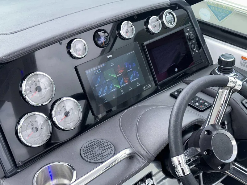 Slide: The Image of Formula 310 Bowrider I/O 2022 - 25