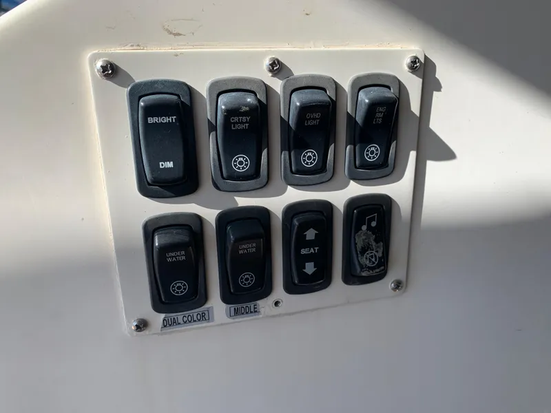 Slide: The Image of Marquis 420 Sport Coupe 2009 - 12