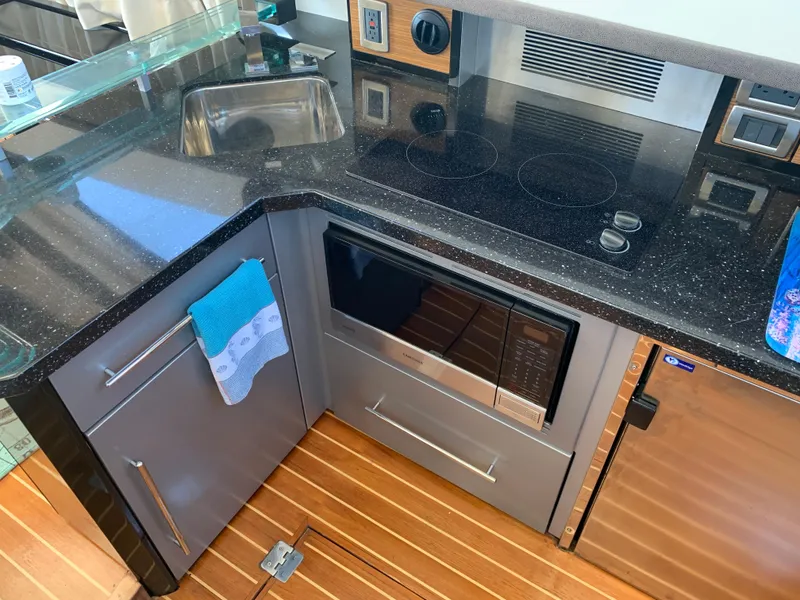 Slide: The Image of Marquis 420 Sport Coupe 2009 - 23