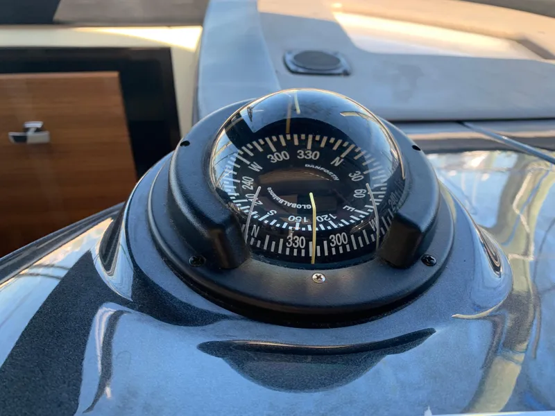 Slide: The Image of Marquis 420 Sport Coupe 2009 - 37