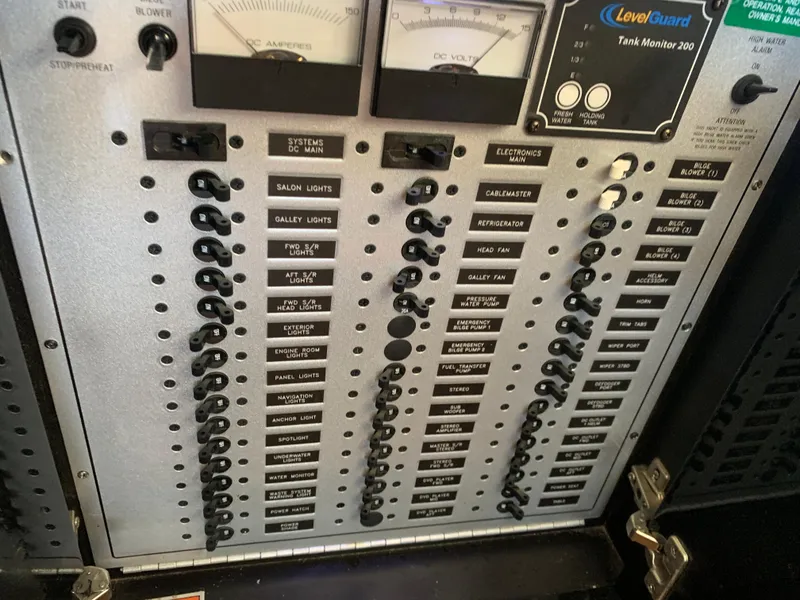 Slide: The Image of Marquis 420 Sport Coupe 2009 - 42