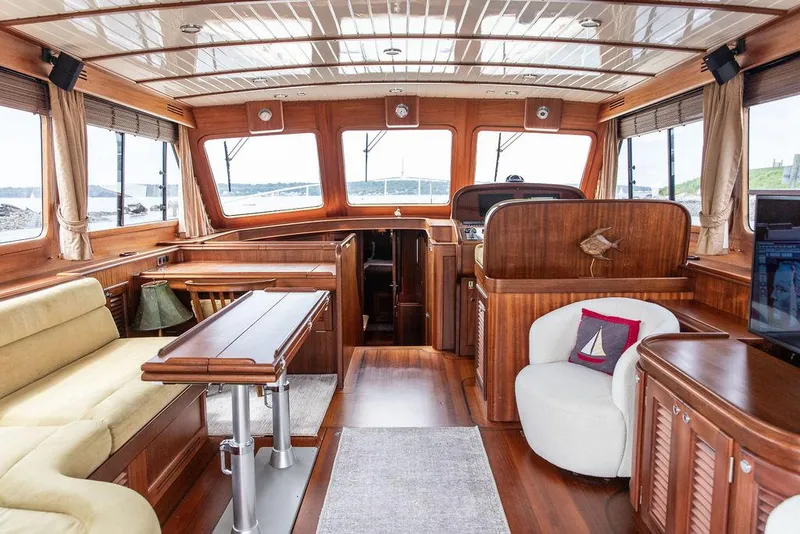 Slide: The Image of Polished wooden ceiling of 2007 Vicem 54 Classic Flybridge yacht interior. - 36