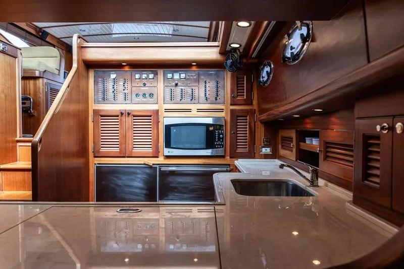 Slide: The Image of Luxurious bedroom in Vicem 54 Classic Flybridge, 2007 model. - 48