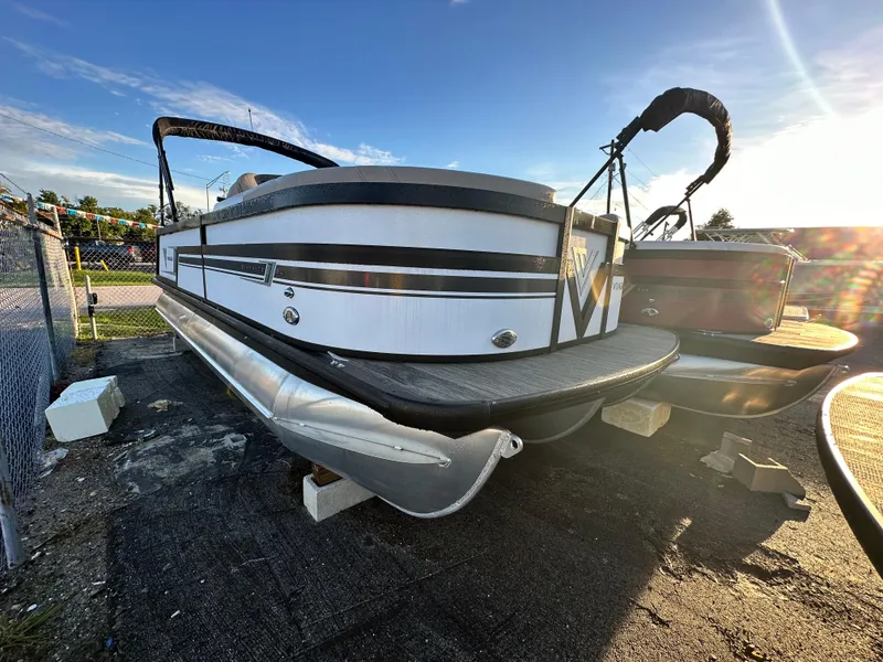 The Image of 2023 Viaggio Diamante 21U pontoon boat in sunlight, docked on land. - 1