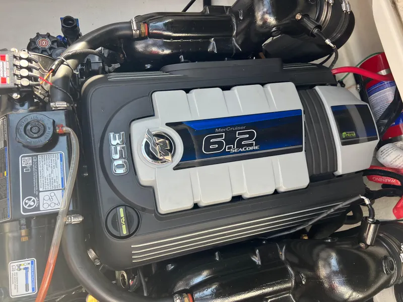 Slide: The Image of MerCruiser 6.2L engine in 2017 Sea Ray Sundancer 260 boat. - 22