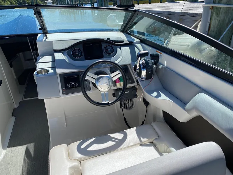 Slide: The Image of Sea Ray SDX 290 Outboard 2017 - 5