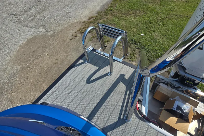Slide: The Image of 2025 Manitou 25' LX RFXW boat ladder and deck, viewed from above. - 11