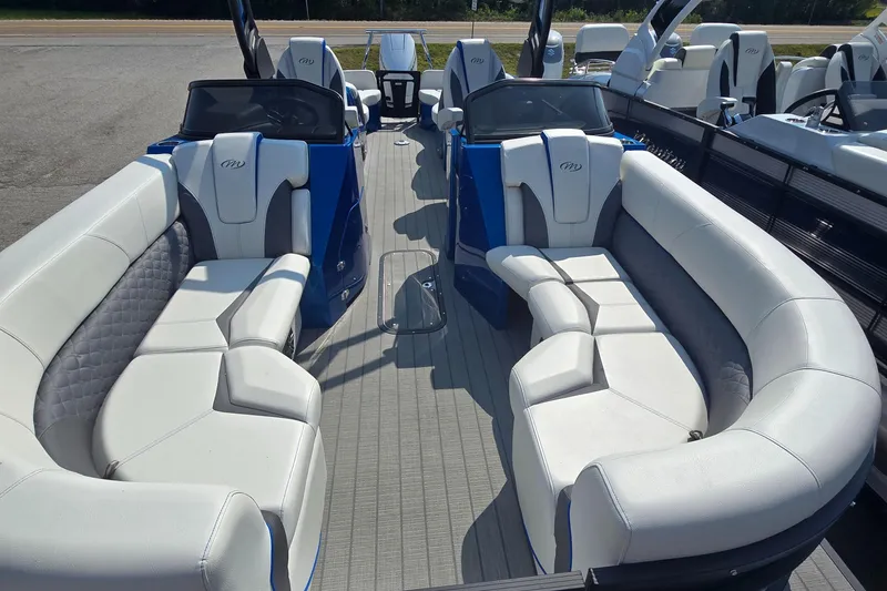 Slide: The Image of 2025 Manitou 25' LX RFXW pontoon boat with luxurious seating and modern design. - 9