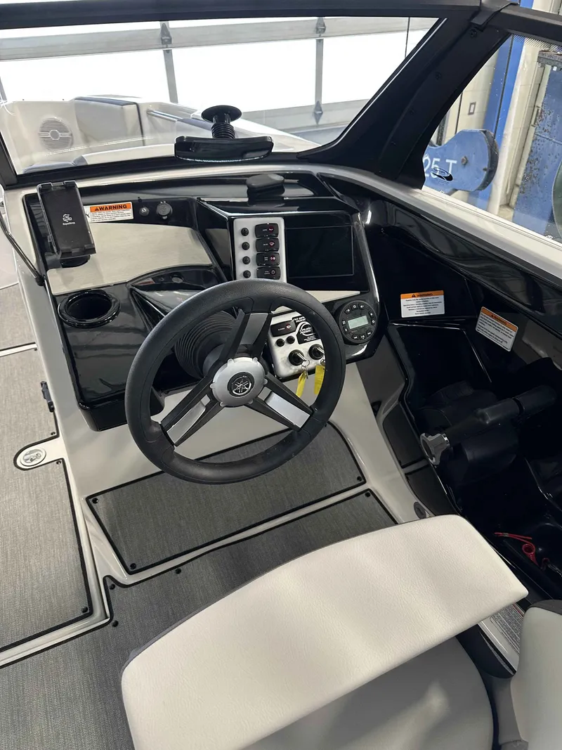 Slide: The Image of Yamaha AR220 2025 - 6