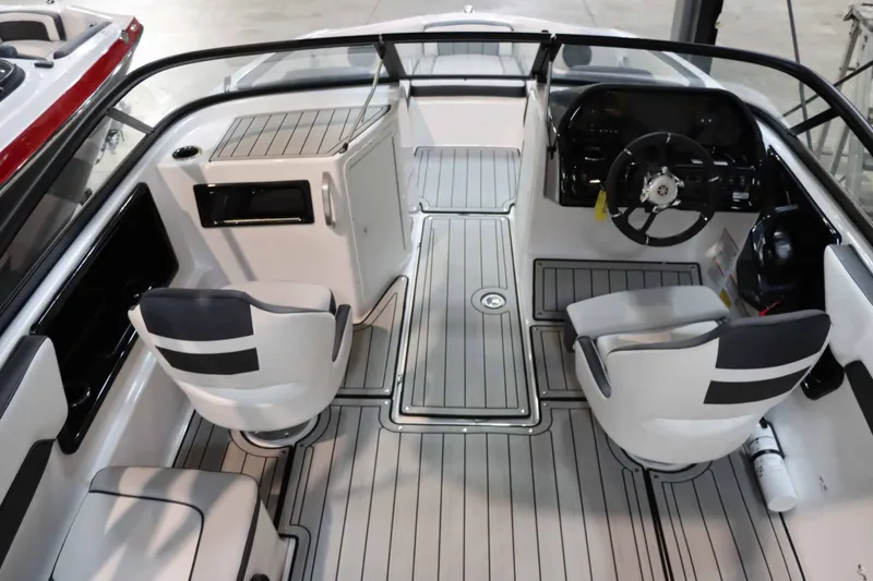 Slide: The Image of Yamaha 195S 2025 - 10