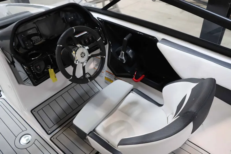 Slide: The Image of Yamaha 195S 2025 - 11