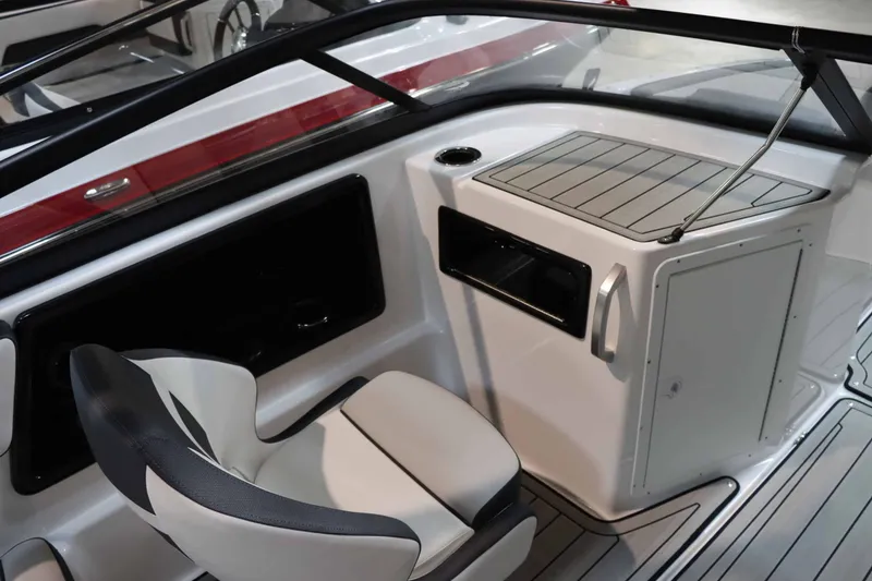 Slide: The Image of Yamaha 195S 2025 - 12