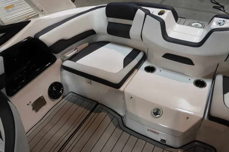 Slide: The Image of Yamaha 195S 2025 - 14