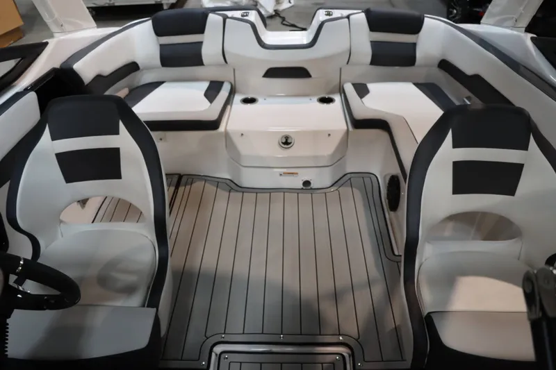 Slide: The Image of Yamaha 195S 2025 - 16