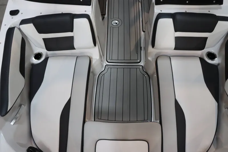 Slide: The Image of Yamaha 195S 2025 - 22