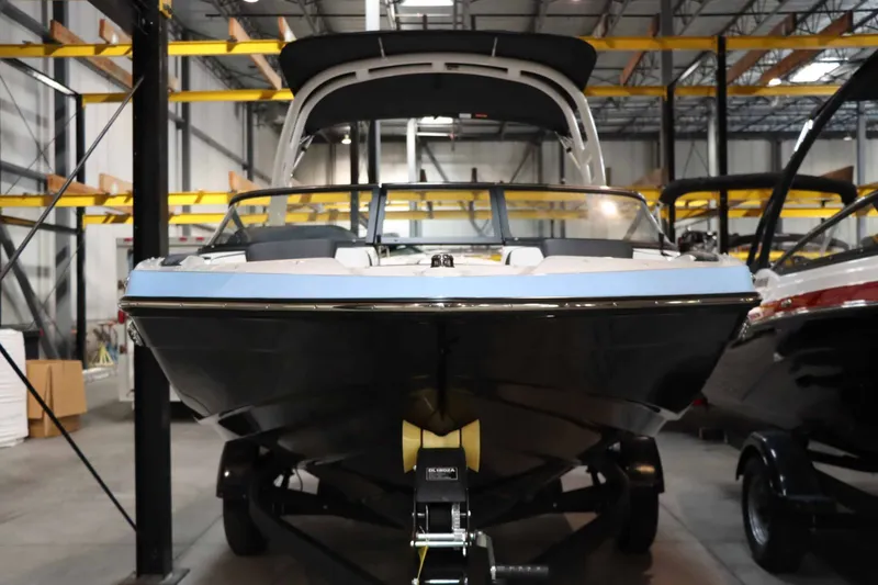 Slide: The Image of Yamaha 195S 2025 - 4