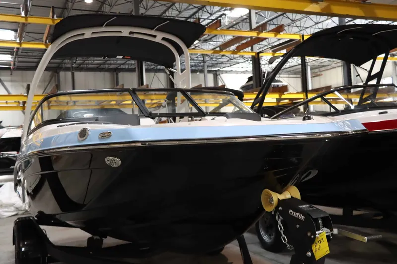 Slide: The Image of Yamaha 195S 2025 - 5